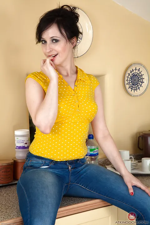 Mature Curvy Brunette Pulls Down Her Jeans to Show Her Hairy Pussy – photo 1 of 16