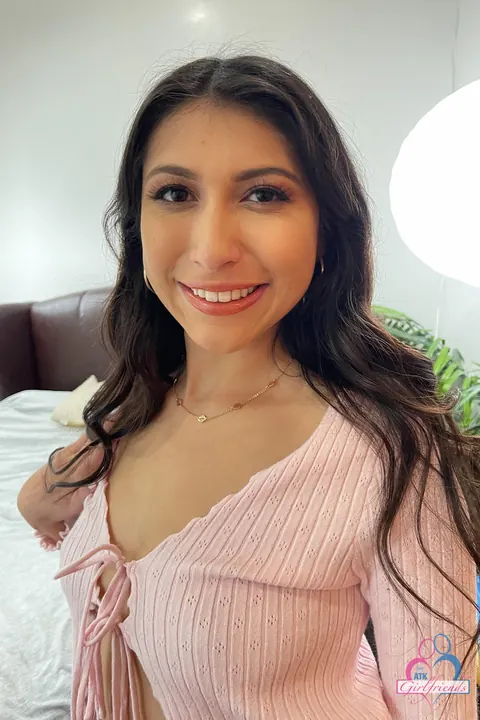 Penelope Woods: Thick Latina Undresses and Spreads Her Puffy Pussy – photo 1 of 21