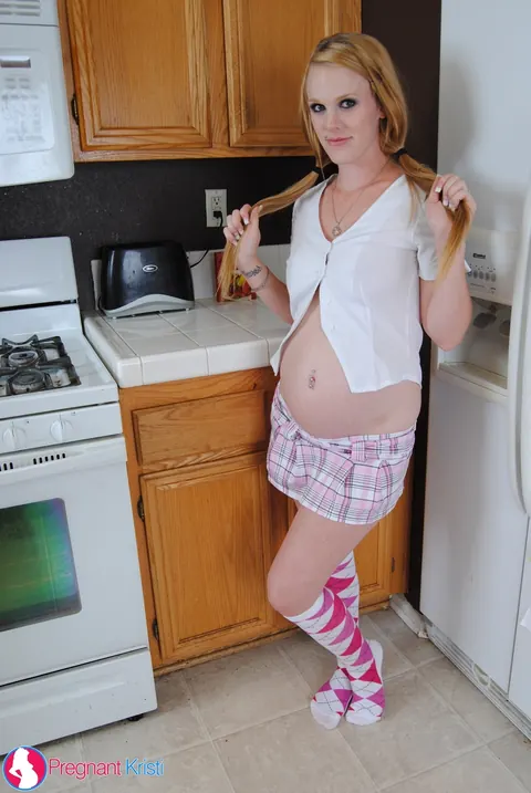 Hydii May: Pregnant Blonde Strips Out of Her Skirt for First Nude – photo 2 of 16