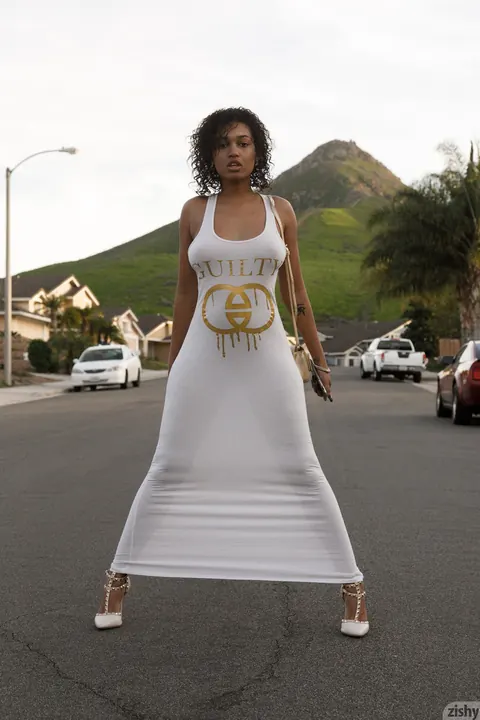 Noel Monique: Ebony Babe in High Heels Hikes Her Dress Outdoors – photo 2 of 12