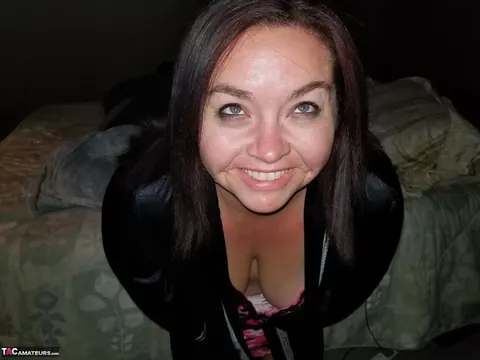Curvy MILF Strips Out of Her Panties on the Bed and Spreads – photo 2 of 20