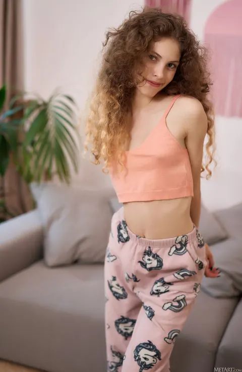 Lisa Bon: Ukrainian Redhead Undresses and Spreads Her Pussy – photo 1 of 21