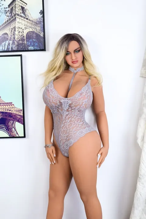 Blonde Peels Off Her Lingerie and Poses Nude – photo 12 of 21