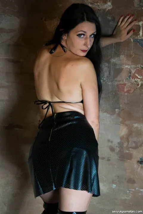 Sophie Garcia: British MILF in a Latex Skirt Shows Her Pierced Tongue – photo 6 of 15