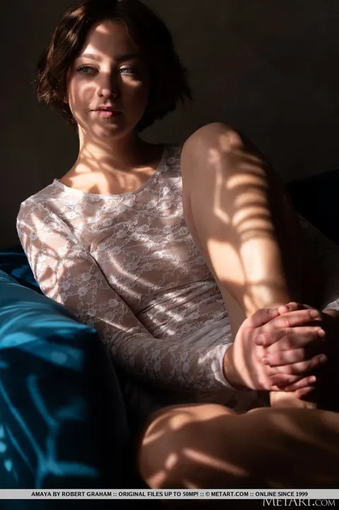 Short-Haired Woman Strips Nude and Spreads Her Shaved Pussy – photo 3 of 18