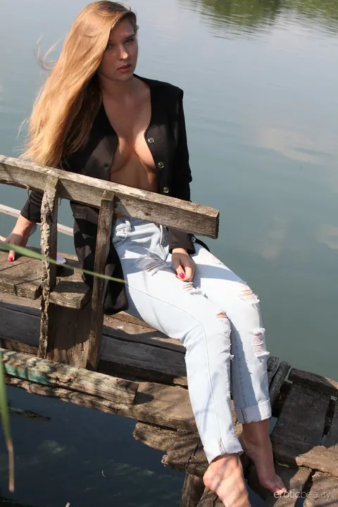 Woman Strips Out of Her Jeans and Spreads on a Dock Bench – photo 3 of 16