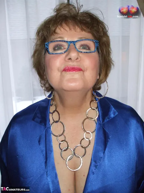 Bustybliss: Mature Curvy Brunette in Glasses Shows Her Big Natural Tits – photo 1 of 16