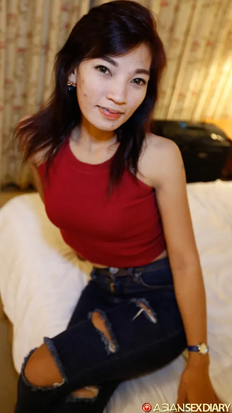 Thick Asian Babe in Jeans Has Doggy Sex – photo 2 of 21