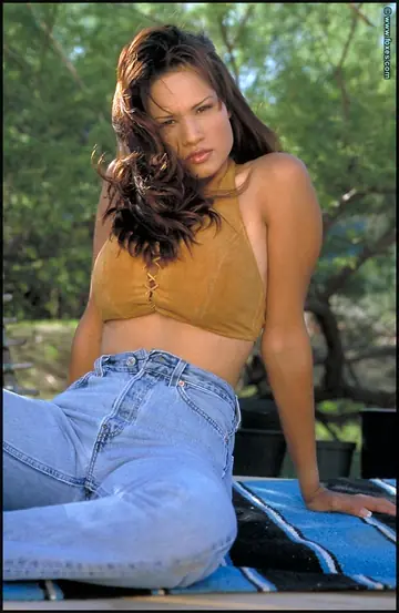 Kristi Curiali – Tall MILF Latina Undresses from Jeans Outdoors Showing Her Big Tits