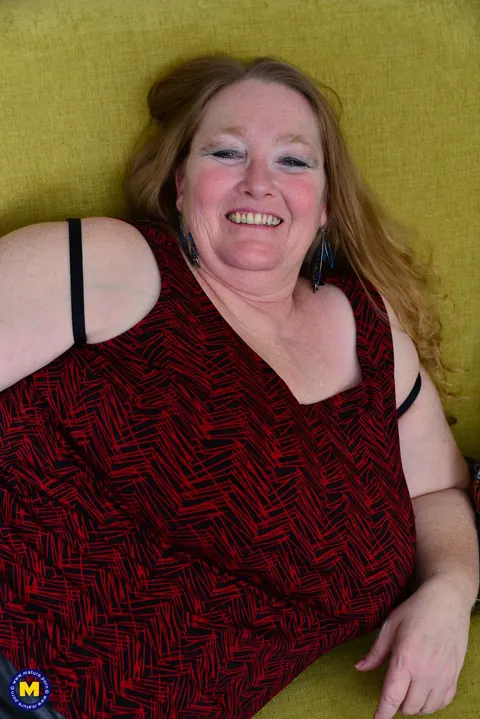 Lindy Lust: Mature European BBW with Big Tits and Tattoos Spreads – photo 3 of 21