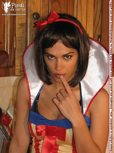 European Brunette Bares Her Feet in the Kitchen – photo 5 of 11