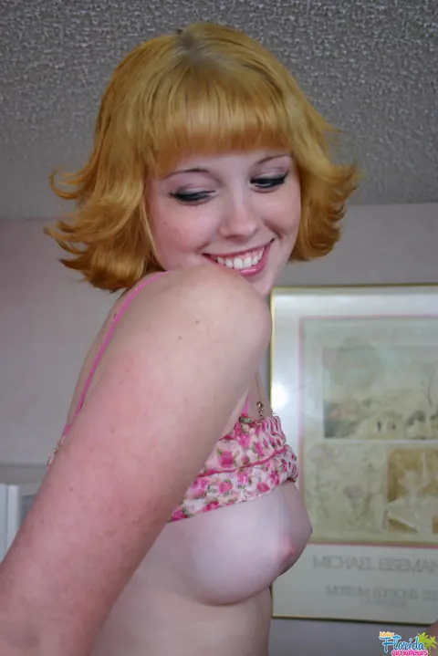 Redhead with Big Tits Spreads on the Kitchen Counter in Panties – photo 3 of 12