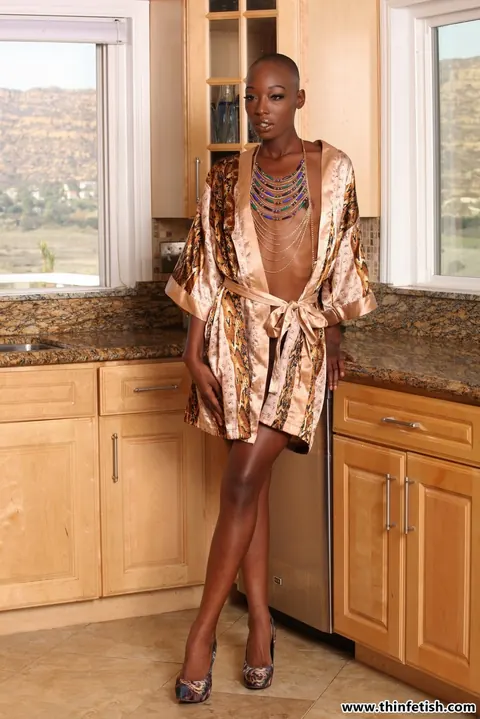 Taylor Starr: Tall Skinny Ebony Beauty Spreads Her Shaved Pussy – photo 1 of 16