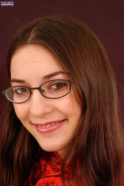 Larisa Fox: Busty Brunette in Glasses Shows Off Her Trimmed Pussy – photo 1 of 21