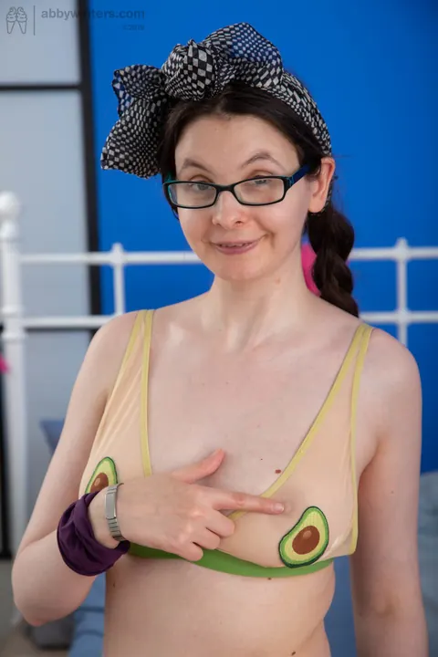 Thick Mature Woman in Glasses Spreads Her Hairy Bush – photo 4 of 21