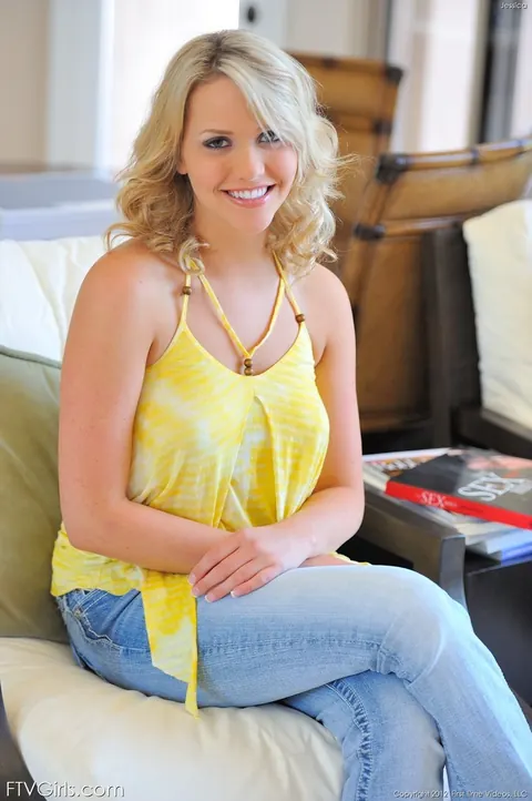 Mia Malkova: Busty Blonde Flashes Her Shaved Pussy in a Dress and Jeans Outdoors – photo 1 of 15