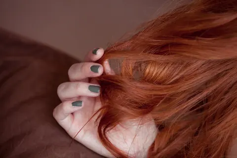 Nicole La Cray: Petite Ukrainian Redhead Pulls Panties Aside and Spreads Her Legs – photo 10 of 21