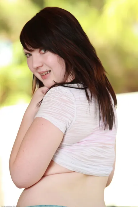 BBW Strips Out of Her Panties and Poses Nude – photo 2 of 21
