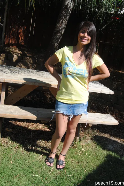 Layla Rose: Latina Flashes Her Big Natural Tits and Ass Outdoors – photo 9 of 15