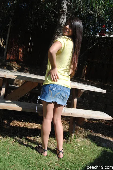 Layla Rose: Latina Flashes Her Big Natural Tits and Ass Outdoors – photo 11 of 15
