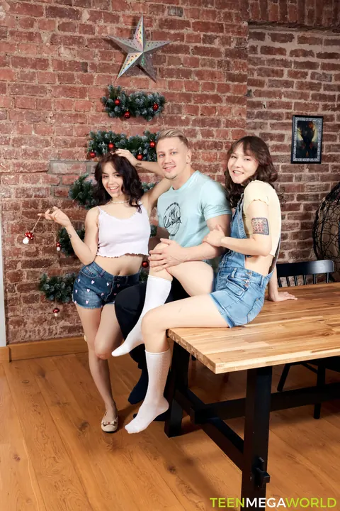 Rihanna Black: Tattooed Brunette Enjoys a Christmas Threesome – photo 6 of 21