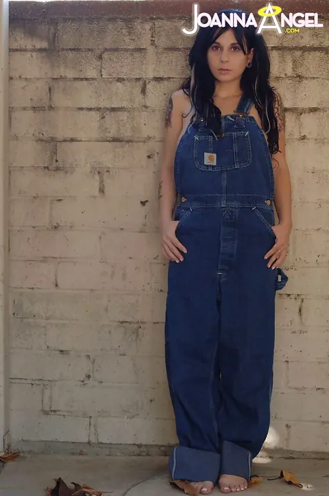 Joanna Angel: Brunette MILF in Jeans Shows Off Her Big Tits and Tattoos – photo 1 of 16