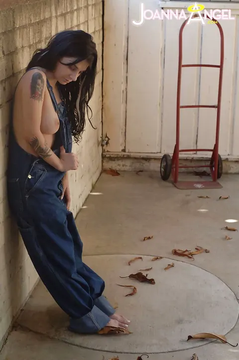 Joanna Angel: Brunette MILF in Jeans Shows Off Her Big Tits and Tattoos – photo 6 of 16