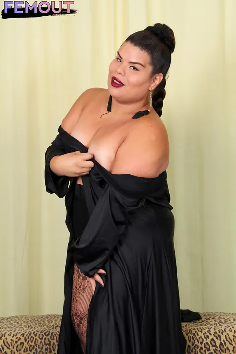 Curvy Trans Woman Undresses and Poses Nude Front and Back – photo 3 of 16
