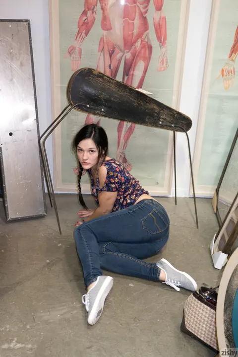 Logan Drae: Petite Brunette PAWG Teases in Jeans Outdoors – photo 10 of 11