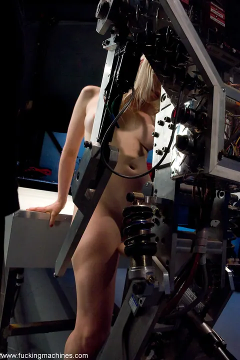 Lorelei Lee: Bound Blonde MILF Fingers Herself and Takes a Machine Dildo – photo 4 of 21