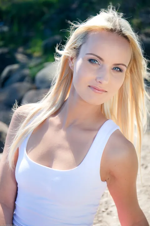 Sophia Sonne: Blonde PAWG Strips Off Her Skirt and Poses Nude Outdoors – photo 2 of 21