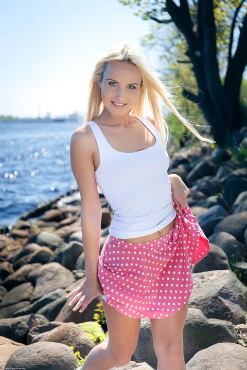 Sophia Sonne: Blonde PAWG Strips Off Her Skirt and Poses Nude Outdoors – photo 4 of 21