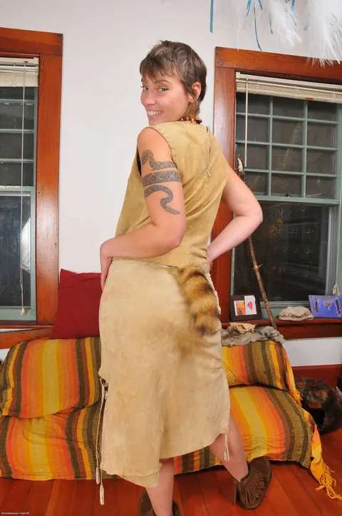 Thick Short-Haired Woman Spreads Her Hairy Pussy Standing – photo 2 of 21