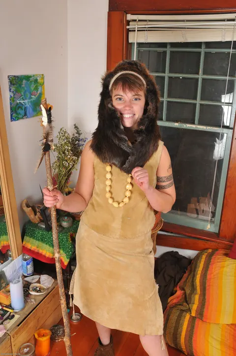 Thick Short-Haired Woman Spreads Her Hairy Pussy Standing – photo 1 of 21