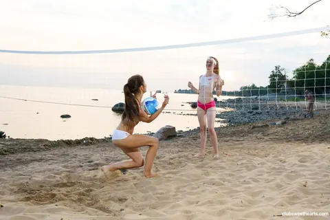 Sirena Milano: European Lesbians Kiss and Spread Their Pussies on the Beach – photo 4 of 21