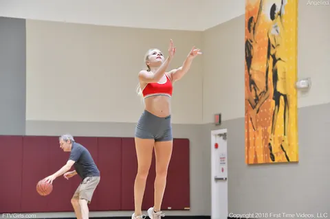 Hanna Hawthorne: Athletic Blonde Woman Teases in Shorts at the Gym – photo 4 of 20