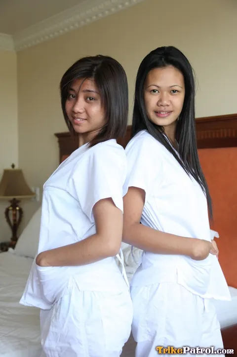 Filipina Nurse Strips Nude in the Bedroom – photo 7 of 17