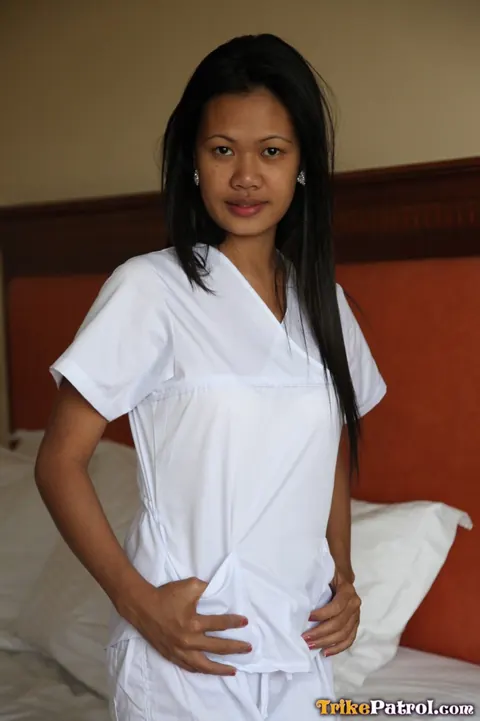 Filipina Nurse Strips Nude in the Bedroom – photo 5 of 17