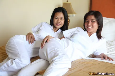 Filipina Nurse Strips Nude in the Bedroom – photo 14 of 17