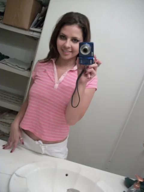 Cali Logan: Slim Brunette with Big Tits Takes Mirror Selfies – photo 7 of 20