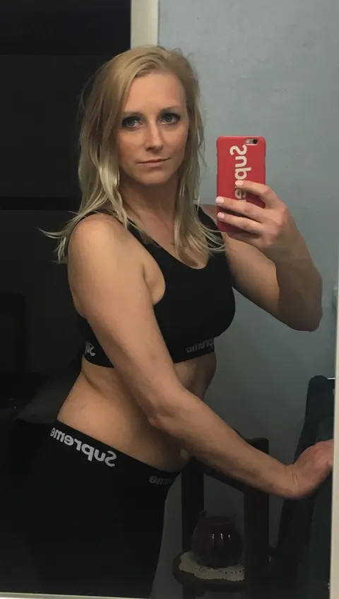 Skinny Blonde MILF Poses in a Uniform for Selfies – photo 5 of 16