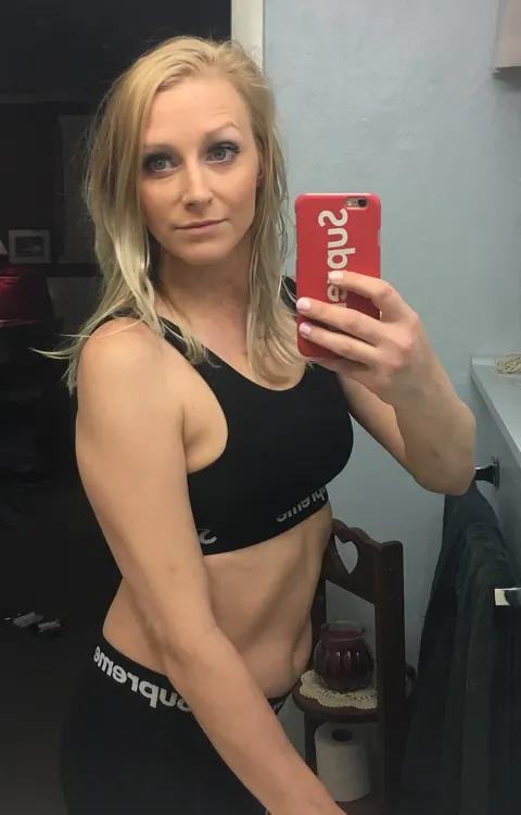 Skinny Blonde MILF Poses in a Uniform for Selfies – photo 7 of 16