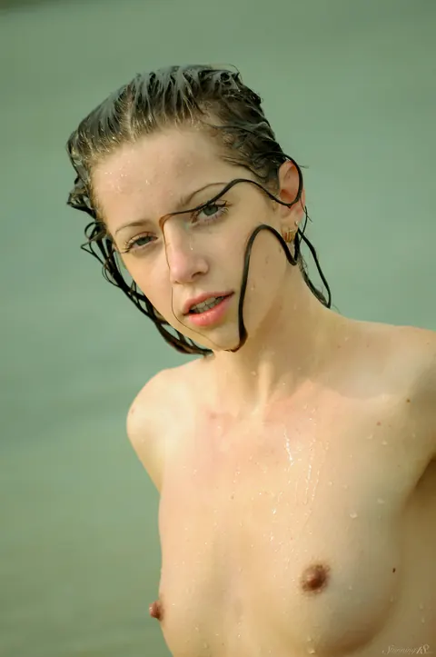 Mika A: Ukrainian Brunette Poses Nude on the Beach – photo 20 of 21