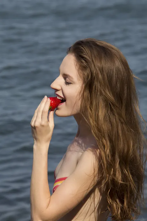 Sofi Shane: Petite Ukrainian Brunette Fingers Her Pussy on the Beach – photo 1 of 21