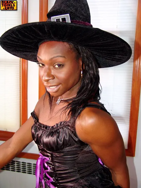 Ebony Trans Woman Strips Nude, Arches Back and Flaunts Her Cock – photo 3 of 16