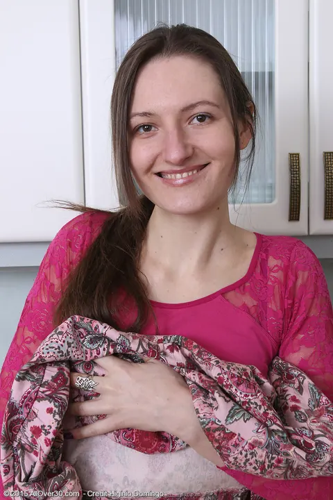 Mariona: Slim Mature Brunette Spreads Her Hairy Pussy in the Kitchen – photo 4 of 15