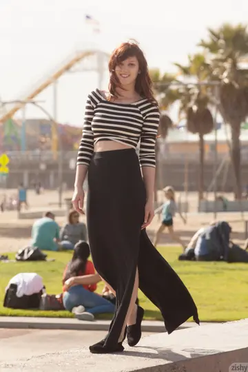 PAWG Flashes Her Tits in a Skirt Outdoors