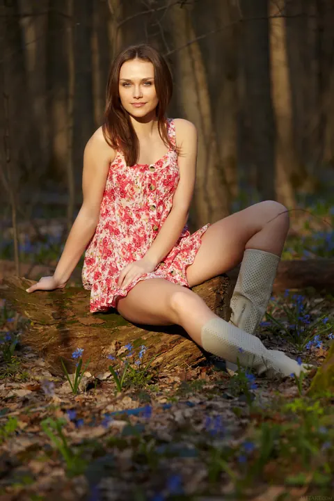 Zlatka A: Ukrainian Brunette Strips Out of Her Leather Skirt Outdoors – photo 7 of 21
