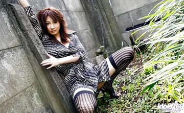 Reina Mizuki – Petite Japanese Brunette Spreads Her Hairy Pussy in Stockings