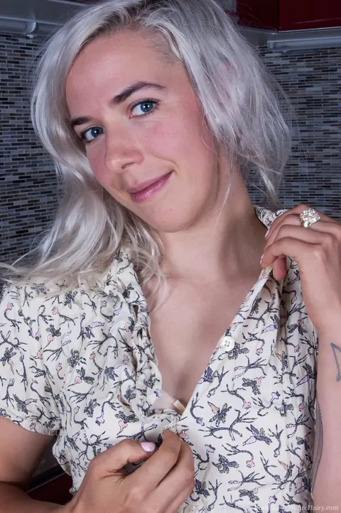 Cordelia A: Blonde Shows Her Hairy Pussy and Armpits – photo 4 of 18